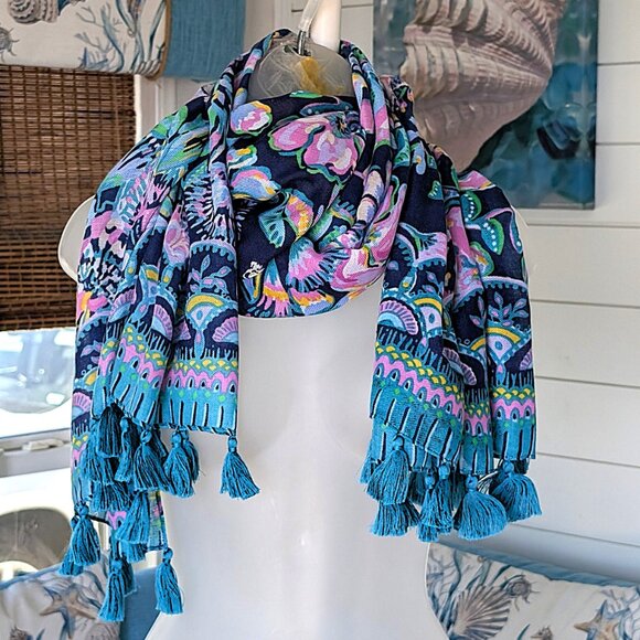 NWOT Lilly Pulitzer Scarf in She's Got Sol  print - Picture 3 of 4
